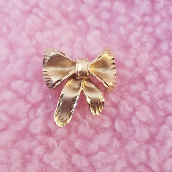 Solid 14k gold diamond cut bow slider pendant - Picture 1 of 6